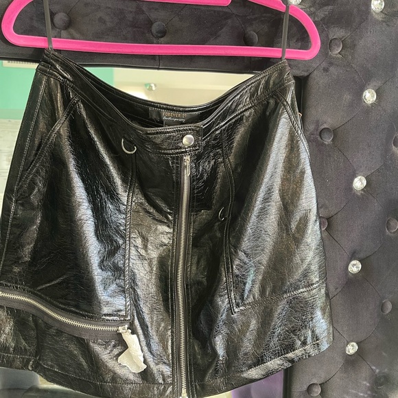 Forever 21 Leather zipper skirt - Picture 5 of 8